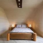 Comfortable, Large Homes With Terraces 威西