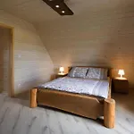 Comfortable, Large Homes With Terraces 威西