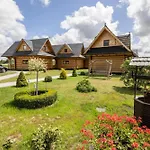 Comfortable, Large Homes With Terraces 度假居 *