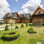 Comfortable, Large Homes With Terraces 威西